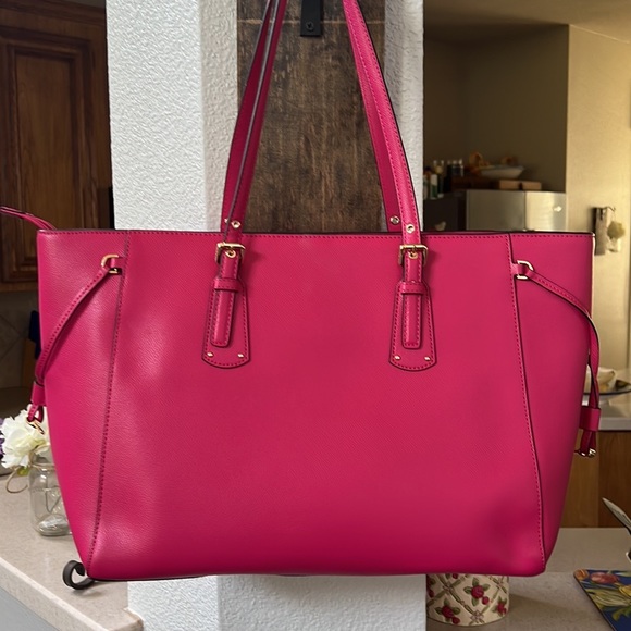 Limited Edition Michael Kors Love Voyager Large Tote Fuchsia - Picture 6 of 14